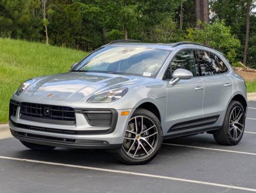 Dolomite Silver Metallic 2025 Porsche Macan