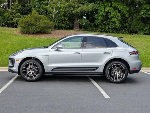 Dolomite Silver Metallic 2025 Porsche Macan