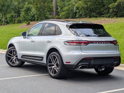 Dolomite Silver Metallic 2025 Porsche Macan