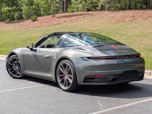 Aventurine Green Metallic 2023 Porsche 911