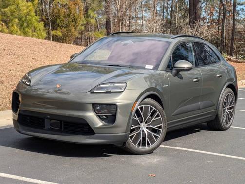 Aventurine Green Metallic 2025 Porsche Macan