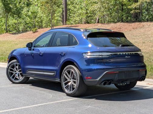 Gentian Blue Metallic 2025 Porsche Macan