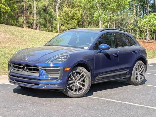 Gentian Blue Metallic 2025 Porsche Macan