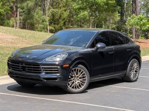 Moonlight Blue Metallic 2023 Porsche Cayenne