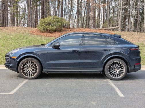 Moonlight Blue Metallic 2023 Porsche Cayenne