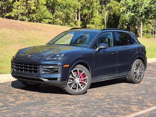 Algarve Blue Metallic 2024 Porsche Cayenne