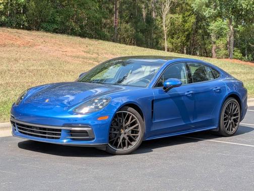 Sapphire Blue Metallic 2019 Porsche Panamera