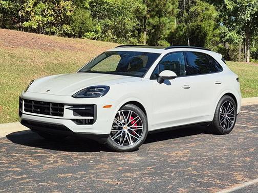Chalk 2026 Porsche Cayenne