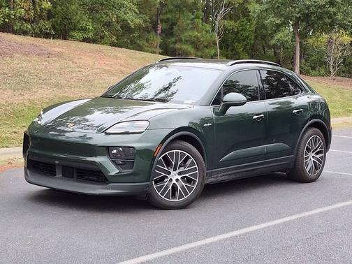 Oak Green Metallic Neo 2026 Porsche Macan