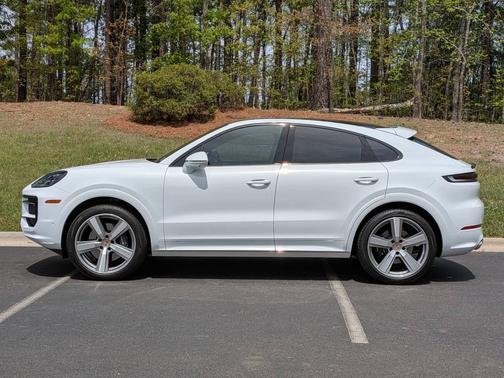 Carrara White Metallic 2025 Porsche Cayenne