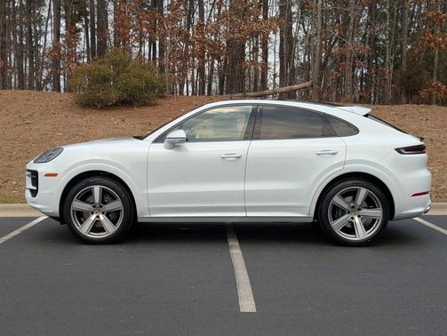 Carrara White Metallic 2025 Porsche Cayenne
