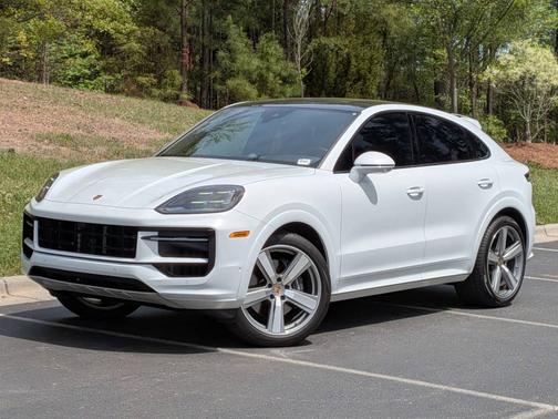 Carrara White Metallic 2025 Porsche Cayenne