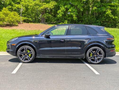 2022 Porsche Cayenne 
