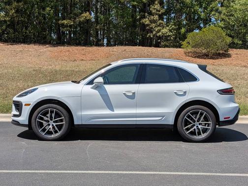 Carrara White Metallic 2025 Porsche Macan