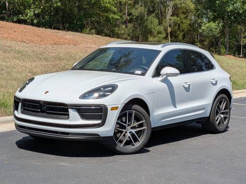 Carrara White Metallic 2025 Porsche Macan