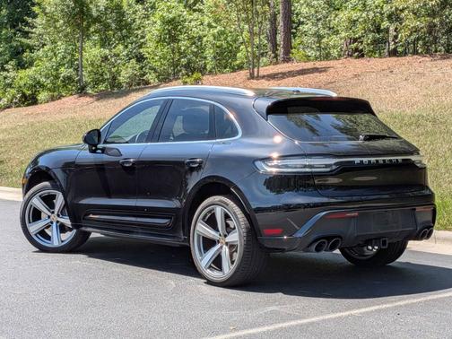 Jet Black Metallic 2025 Porsche Macan