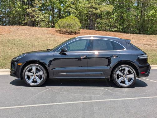 Jet Black Metallic 2025 Porsche Macan
