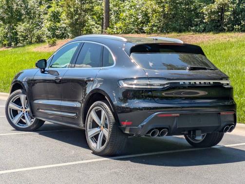 Jet Black Metallic 2025 Porsche Macan