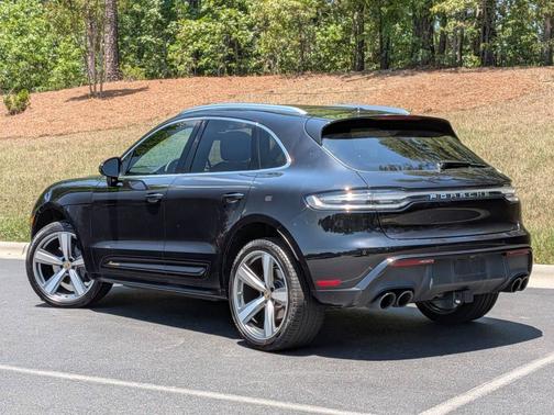 Jet Black Metallic 2025 Porsche Macan