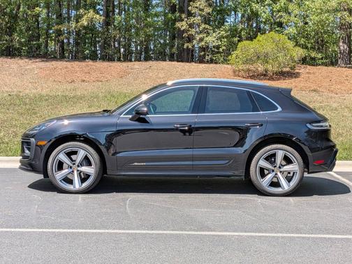 Jet Black Metallic 2025 Porsche Macan