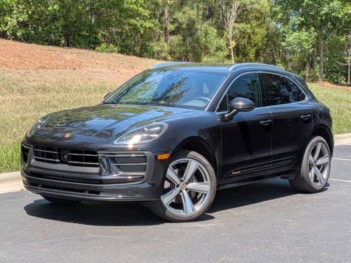 Jet Black Metallic 2025 Porsche Macan