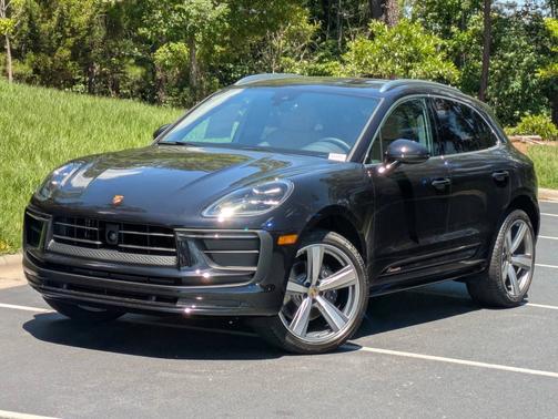 Jet Black Metallic 2025 Porsche Macan