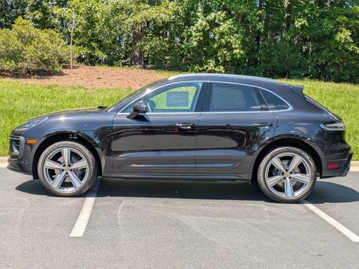 Jet Black Metallic 2025 Porsche Macan