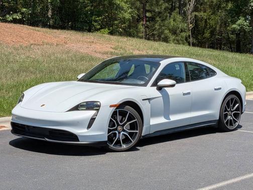 Carrara White Metallic 2023 Porsche Taycan