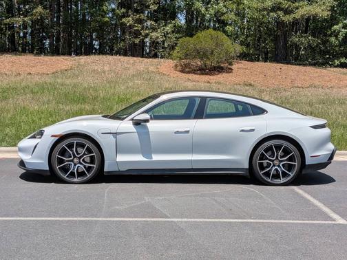 Carrara White Metallic 2023 Porsche Taycan