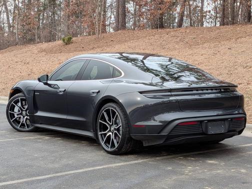 2023 Porsche Taycan 
