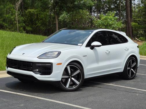 Carrara White Metallic 2026 Porsche Cayenne