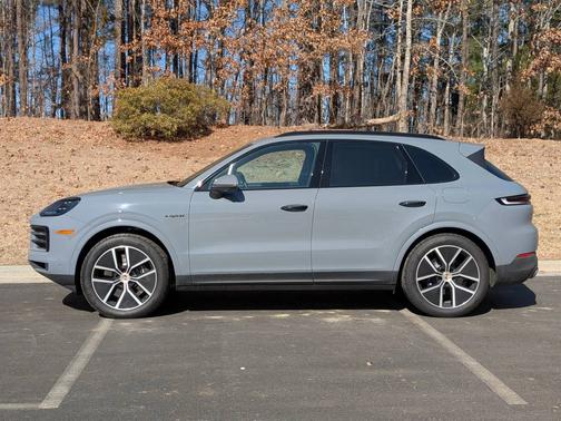 2025 Porsche Cayenne 