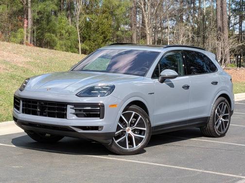 Arctic Grey 2025 Porsche Cayenne