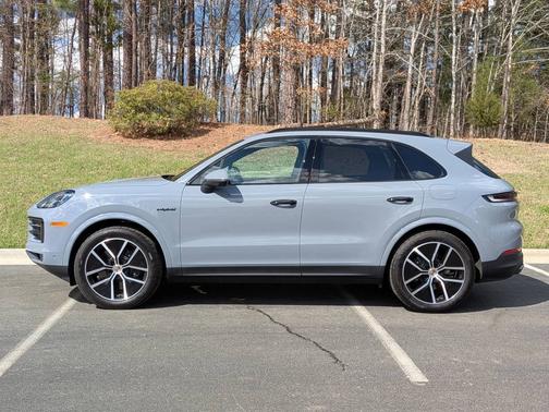 Arctic Grey 2025 Porsche Cayenne