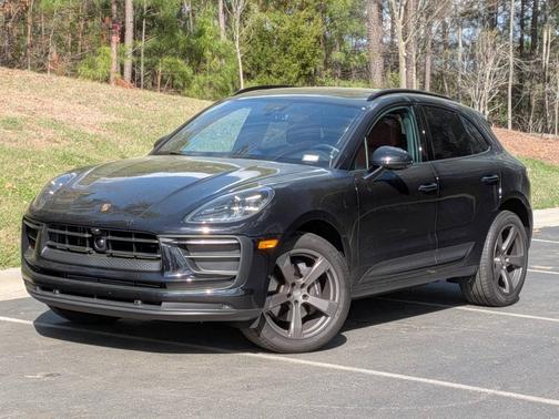 Jet Black Metallic 2025 Porsche Macan