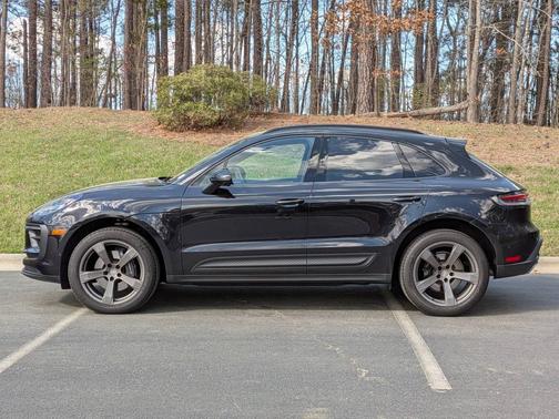 Jet Black Metallic 2025 Porsche Macan