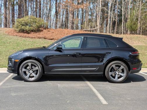 Jet Black Metallic 2025 Porsche Macan