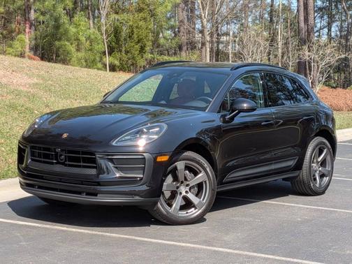 Jet Black Metallic 2025 Porsche Macan