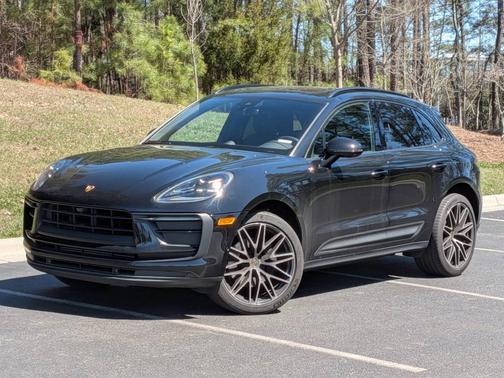 2022 Porsche Macan 