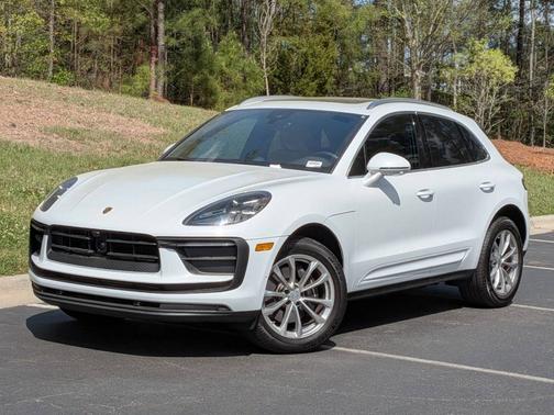 Carrara White Metallic 2025 Porsche Macan