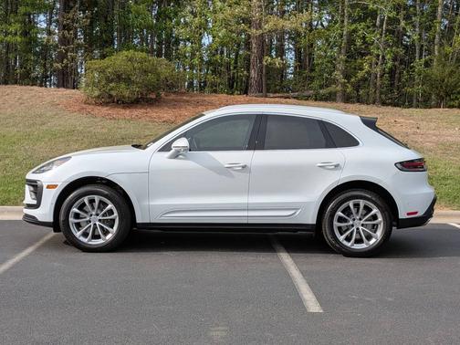 Carrara White Metallic 2025 Porsche Macan