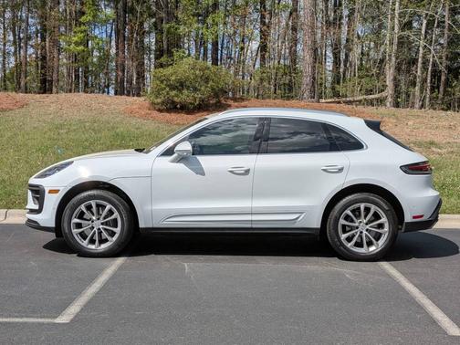 Carrara White Metallic 2025 Porsche Macan