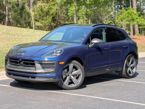 Gentian Blue Metallic 2025 Porsche Macan