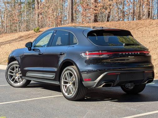 2025 Porsche Macan 
