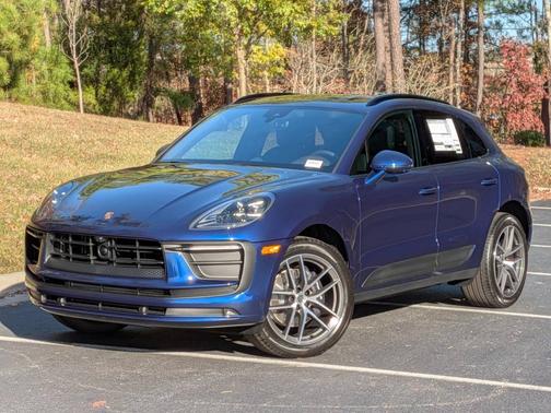 Gentian Blue Metallic 2026 Porsche Macan
