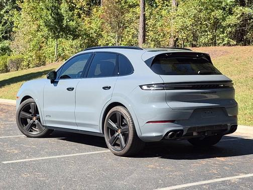 Arctic Grey 2026 Porsche Cayenne