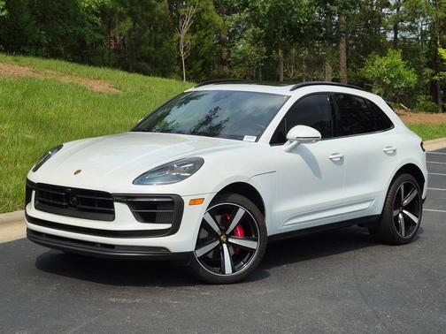 Carrara White Metallic 2025 Porsche Macan