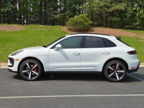 Carrara White Metallic 2025 Porsche Macan