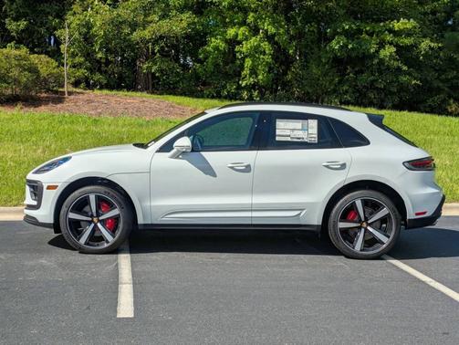 Carrara White Metallic 2025 Porsche Macan
