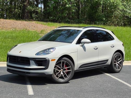 Chalk 2024 Porsche Macan